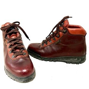 Gore-tex Vasque Sundowner Skywalk Leather hiking boots. Women’s size 10